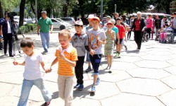Баланын келечегине кам көрүү-үй-бүлөдөгү баарлашуудан башталат