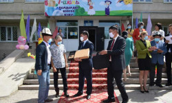 Детям-участникам телепроекта «Мээрим», потерявшим родителей, вручены подарки от имени президента КР