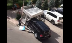 Подробности задержания водителя который в городе Бишкек протаранил будку охранника - Новости Кыргызстана