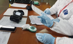 ЖРТга келген ар бир бүтүрүүчүнүн дене табы текшерилет - Кыргызстан жаңылыктары 