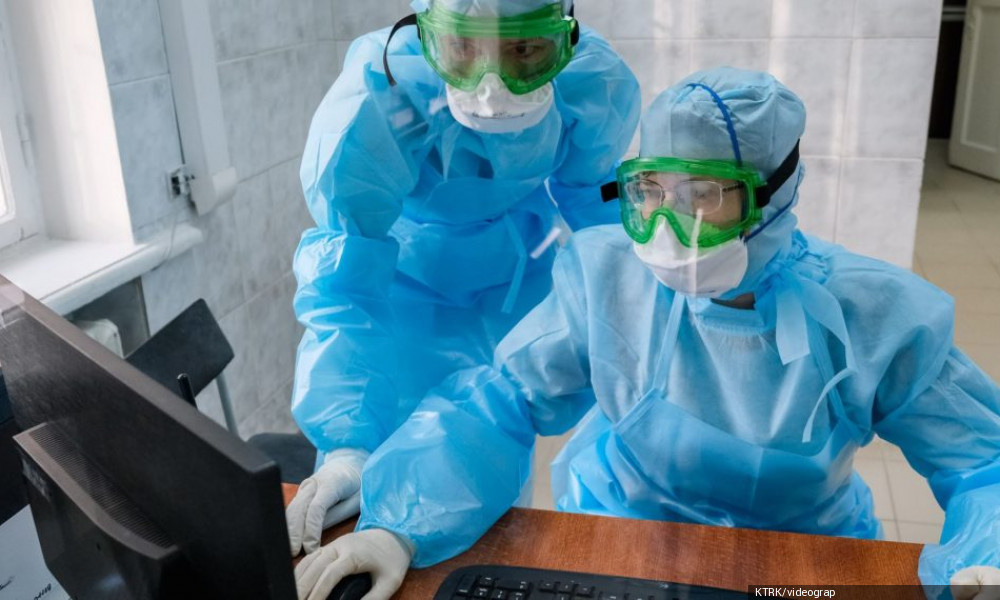 Коронавирус инфекциясын жуктурган жаш балдардагы негизги белгилер аныкталды