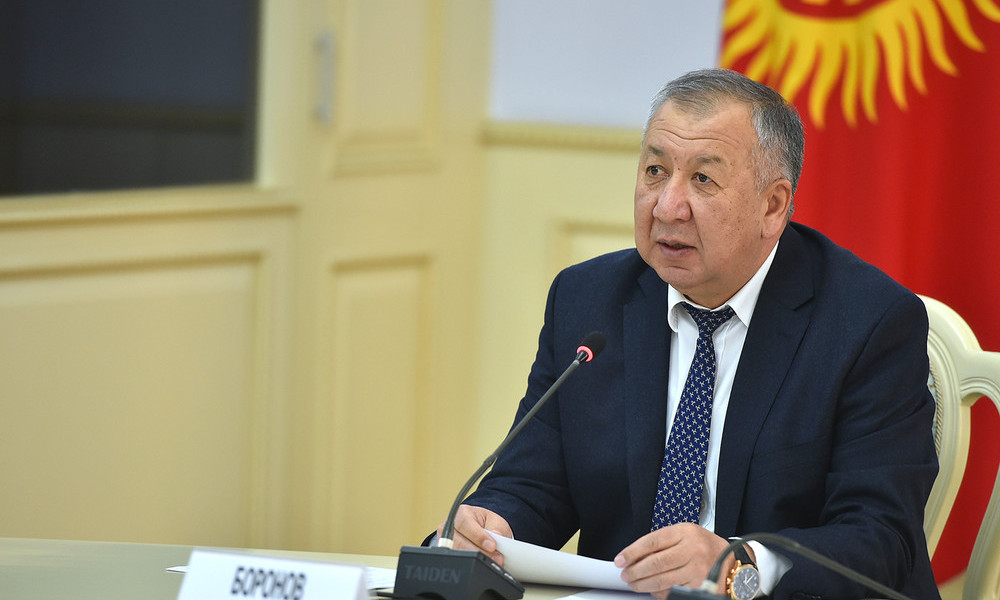 Кубатбек Боронов: Важно активизировать работу по подготовке медицинских учреждений к зиме