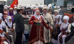 Эгемендүүлүккө карата Москвадагы мекендештер кемеде концерт уюштурду