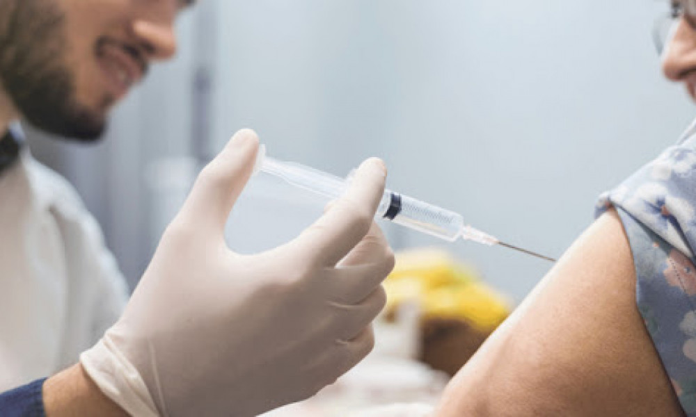 Поможет ли вакцинация защититься от коронавируса? Радиоклиника-118