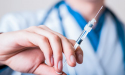 Люди, переболевшие коронавирусом, могут получать вакцину от гриппа