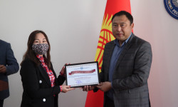 Ош шаарынын мэриясы ишкерлерди кесиптик майрамы менен куттуктады 