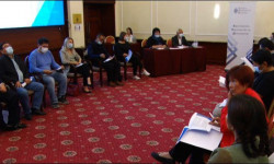 Өлкөдөгү медиасектор өкүлдөрү шайлоого аттанып жаткан саясий партиялар менен жолугушту  