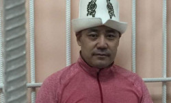 Садыр Жапаров чогулган элди тынчтыкка үндөдү