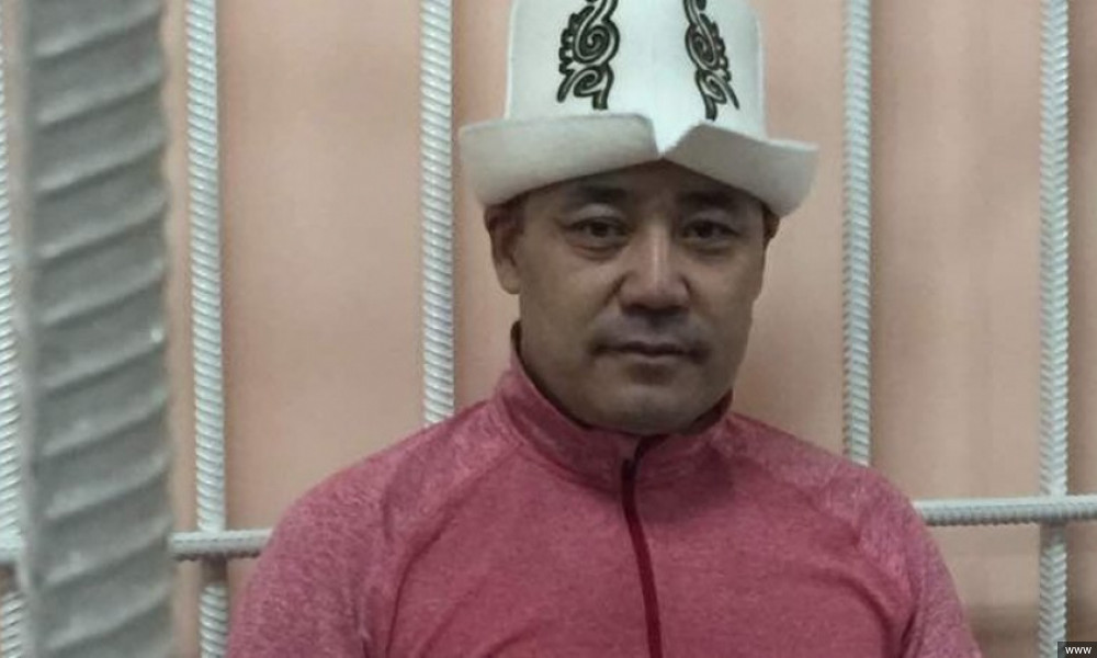 Садыр Жапаров чогулган элди тынчтыкка үндөдү
