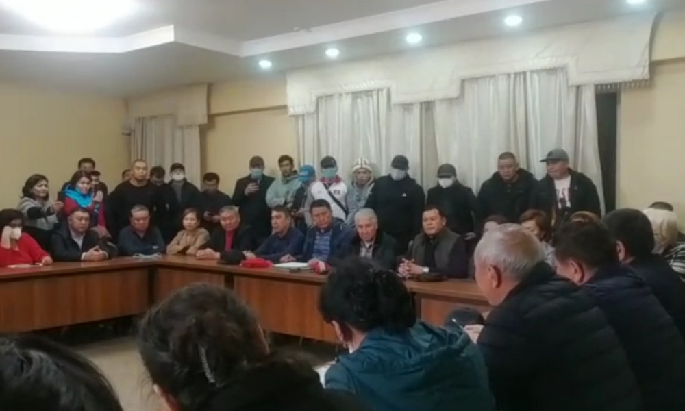ЖК депутаттарынын кезексиз жыйыны өтүп жатат / ТҮЗ ЭФИР