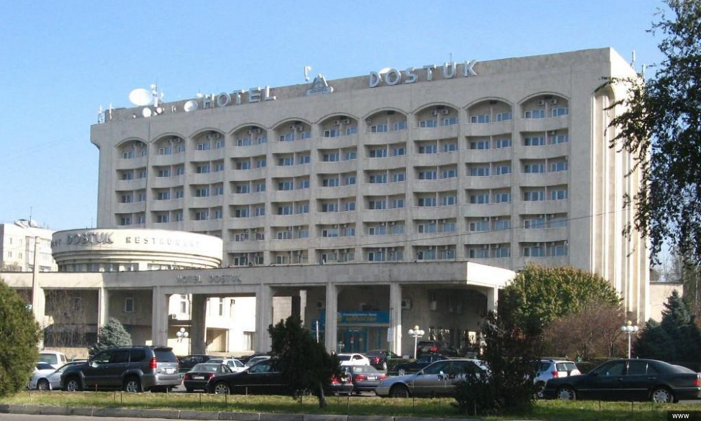 Красный полумесяц оказывает помощь 