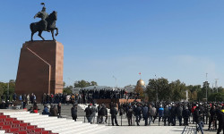 Бишкек шаарынын Ала-Тоо аянтында митинг уланууда