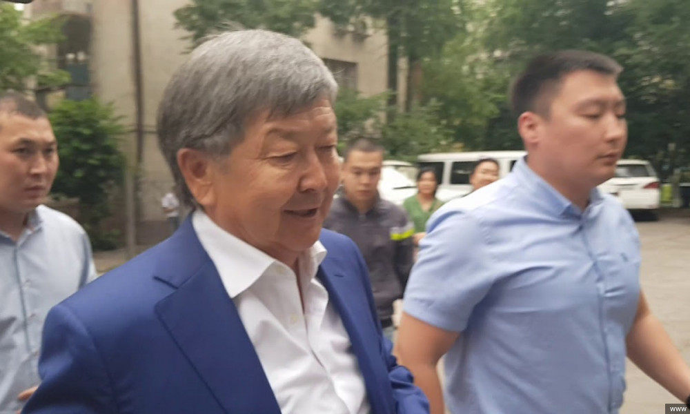 Жантөрө Сатыбалдиев конвоирлердин көзөмөлүндө ооруканада дарыланууда