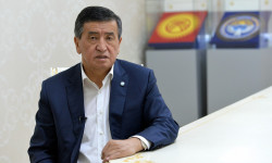 Сооронбай Жээнбеков сделал обращение к кыргызстанцам