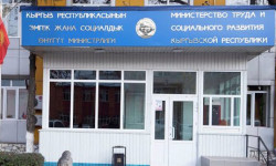 Мүмкүнчүлүгү чектелген балдарга кызмат көрсөткөндөрдүн айлык маселеси чечилди 