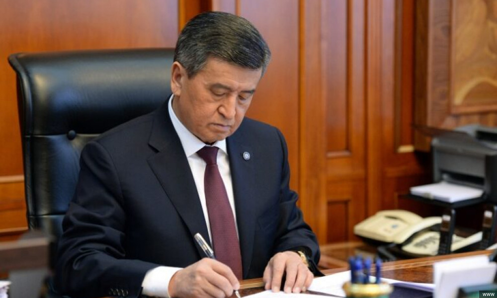 Президент өкмөт башчыны жана өкмөт мүчөлөрүн дайындоо тууралуу жарлыкка кол койду 