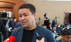  В Госрезиденции «Ала-Арча» вновь состоялось внеочередное заседание Жогорку Кенеша