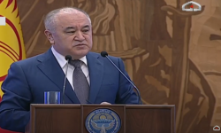 Өмүрбек Текебаев  президенттик жана парламенттик шайлоону бир күндө өткөрүүнү сунуштады
