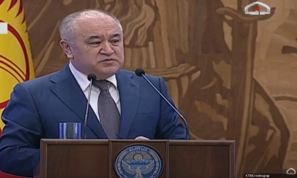 Өмүрбек Текебаев  президенттик жана парламенттик шайлоону бир күндө өткөрүүнү сунуштады