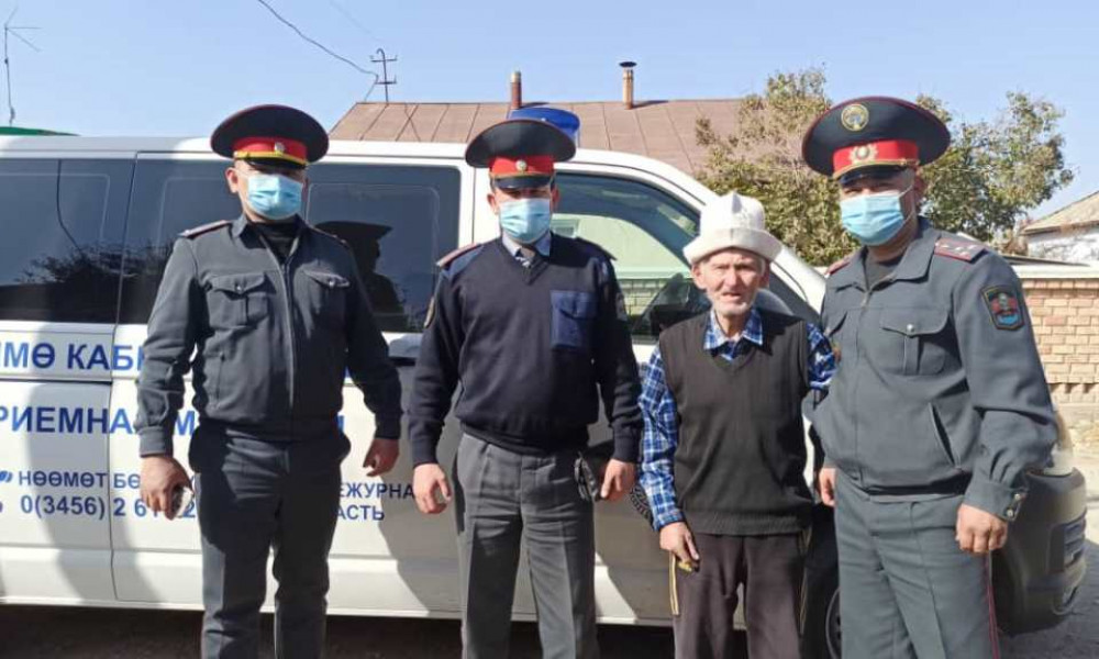 Кара-Буура РИИБи тарабынан карыларга акчалай жардам берилди