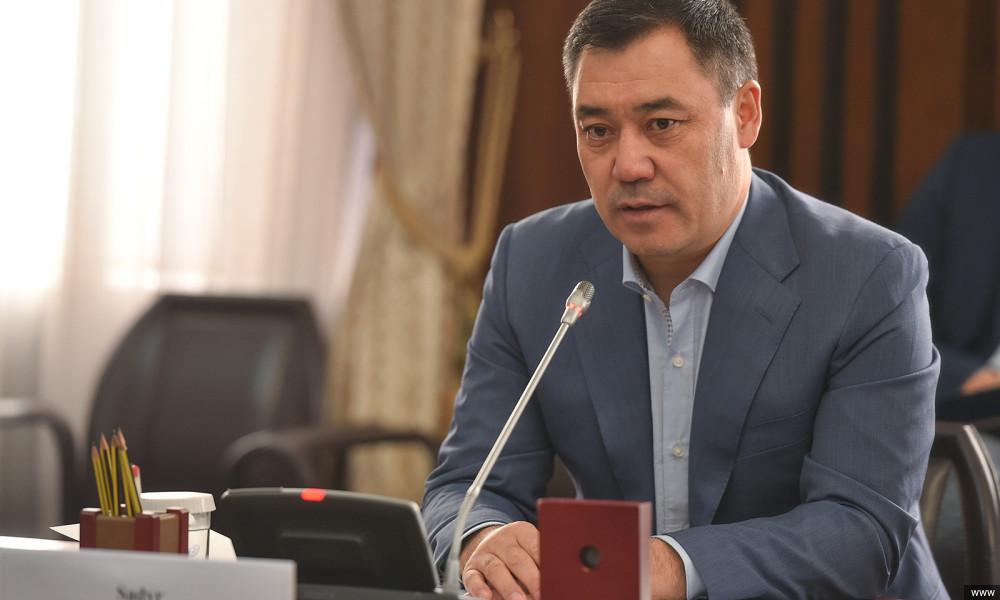 Садыр Жапаров "Кыргыз Республикасынын президентинин ыйгарым укуктарын аткарууну кабыл алуу жөнүндө" жарлыкка кол койду