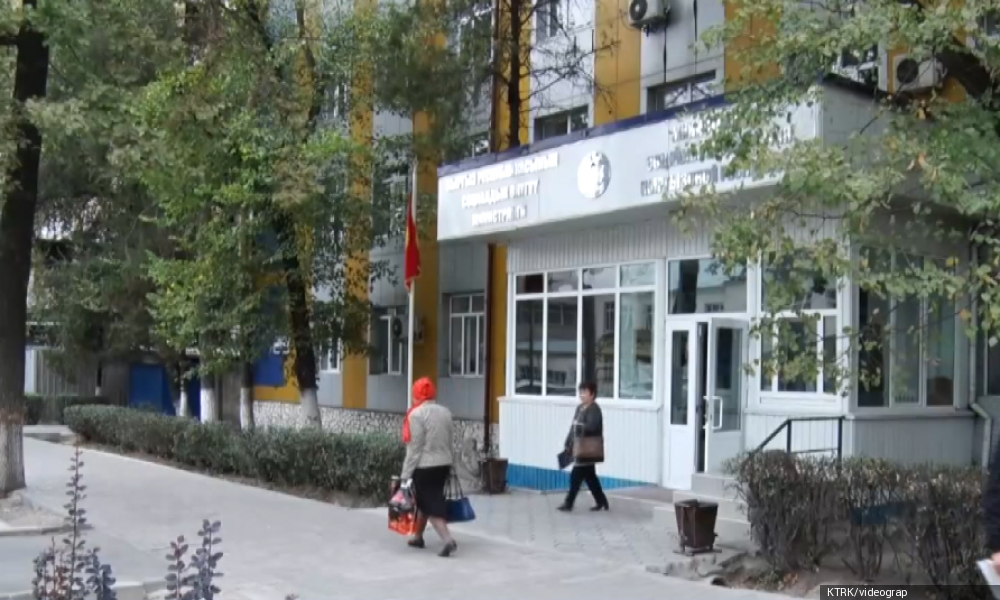 Кыргыз өкмөтү өлкөдө аз камсыз болгон үй-бүлөлөрдүн жөлөк пулуна 300 сом кошууну пландап жатат