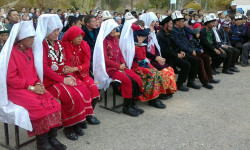 Памирские кыргызы, проживающие в Нарыне и Кара-Балте передут в Алайский район