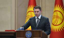 Премьер Садыр Жапаров и члены правительства принесли присягу