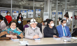 В честь 85-летия народного поэта, прозаика, драматурга, переводчика и публициста Э.Турсунова 28 октября в его доме установлена мемориальная доска