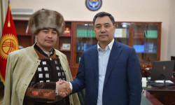 Манасчи вселяют силы в народ -  С.Жапаров 