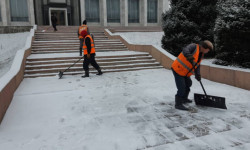 В столице уже израсходовали порядка 413 тонн технической соли