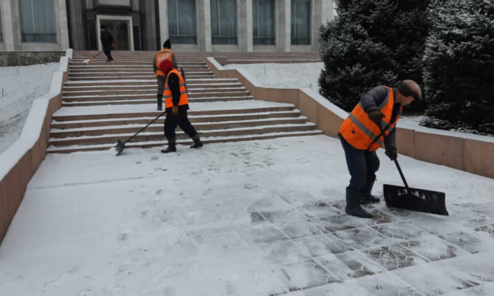 В столице уже израсходовали порядка 413 тонн технической соли