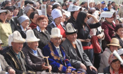 Более половина кыргызстанцев готовы принять участие  в работе Курултая