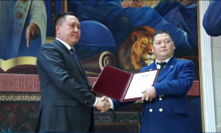 Курманкул Зулушев поздравил сотрудников органов прокуратуры с профессиональным праздником