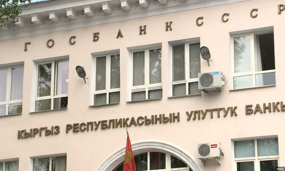 Нацбанк: 8 интервенций за ноябрь