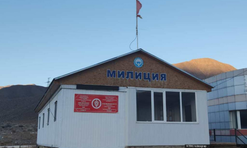 Көк-Мойнок: айрылган желек качан алмаштырылат? - көрөрмандын суроосу