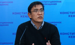Байсалов: Биринчи жолу баш мыйзам кыргыз тилинде жазылууда