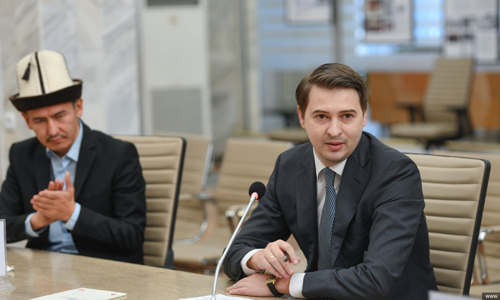 Новиков встретился с ведущими манасчи