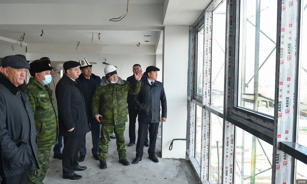 Равшанбек Сабиров «Ак-Жол-Автожол» көзөмөл-өткөрмө жайын реконструкциялоо иши менен таанышты 