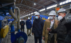 Артем Новиков Баткен облусунун бир катар өндүрүштүк ишканаларын кыдырып чыкты