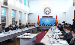 Конституциялык кеңешмеде ар бир сунуш пикир талкууланып, жыйынтыктоочу чечим кабыл алынууда