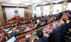 Жогорку Кенеш одобрил в первом чтении законопроект о проведении референдума и президентских выборов