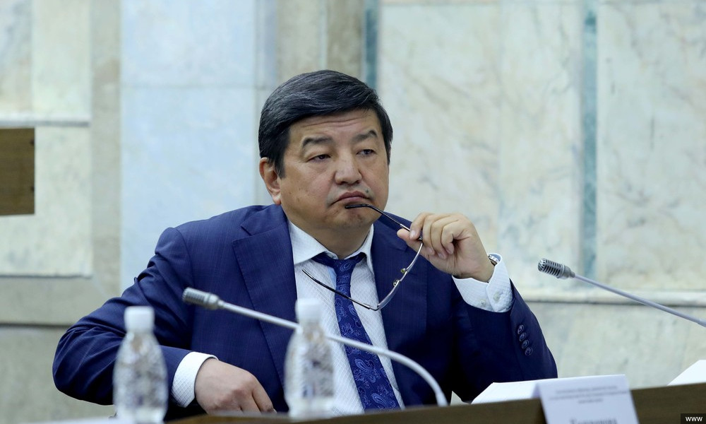 Депутат Акылбек Жапаровдун аялы салыктан жашырган акчаны төктү 