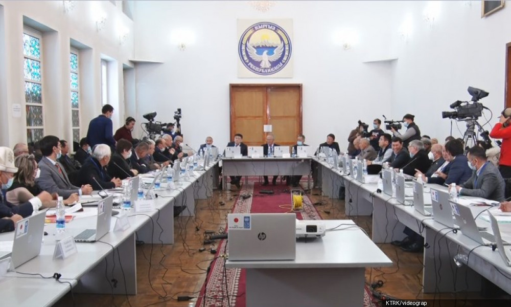 Талкууланып жаткан Баш мыйзамдын долбоорунда өзгөчө эмнелерге көңүл бурулууда?