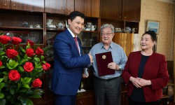 Биз экөөбүз: Бексултан Жакиев жана жубайы Сабира  Турсункулова  