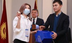 ЦИК провела жеребьевку между кандидатами на должность Президента КР по распределению бесплатного эфирного времени