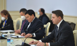 Артём Новиков азык-түлүк коопсуздугун камсыздоо маселеси боюнча жыйын өткөрдү 