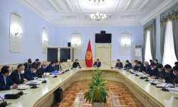 Артем Новиков Бишкек шаарындагы экологиялык абал боюнча жыйын өткөрдү