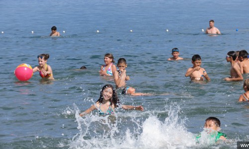 Өкмөт башчы балдардын жайкы эс алуудагы коопсуздук жагына көңүл бурду