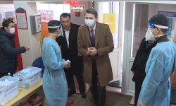 Новиков баш болгон өкмөт мүчөлөрү өздөрү катталган шайлоо тилкелеринде добуш беришти